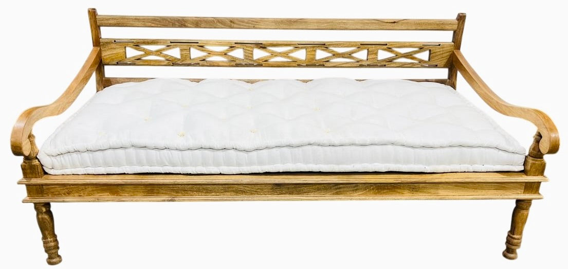 Timber daybed