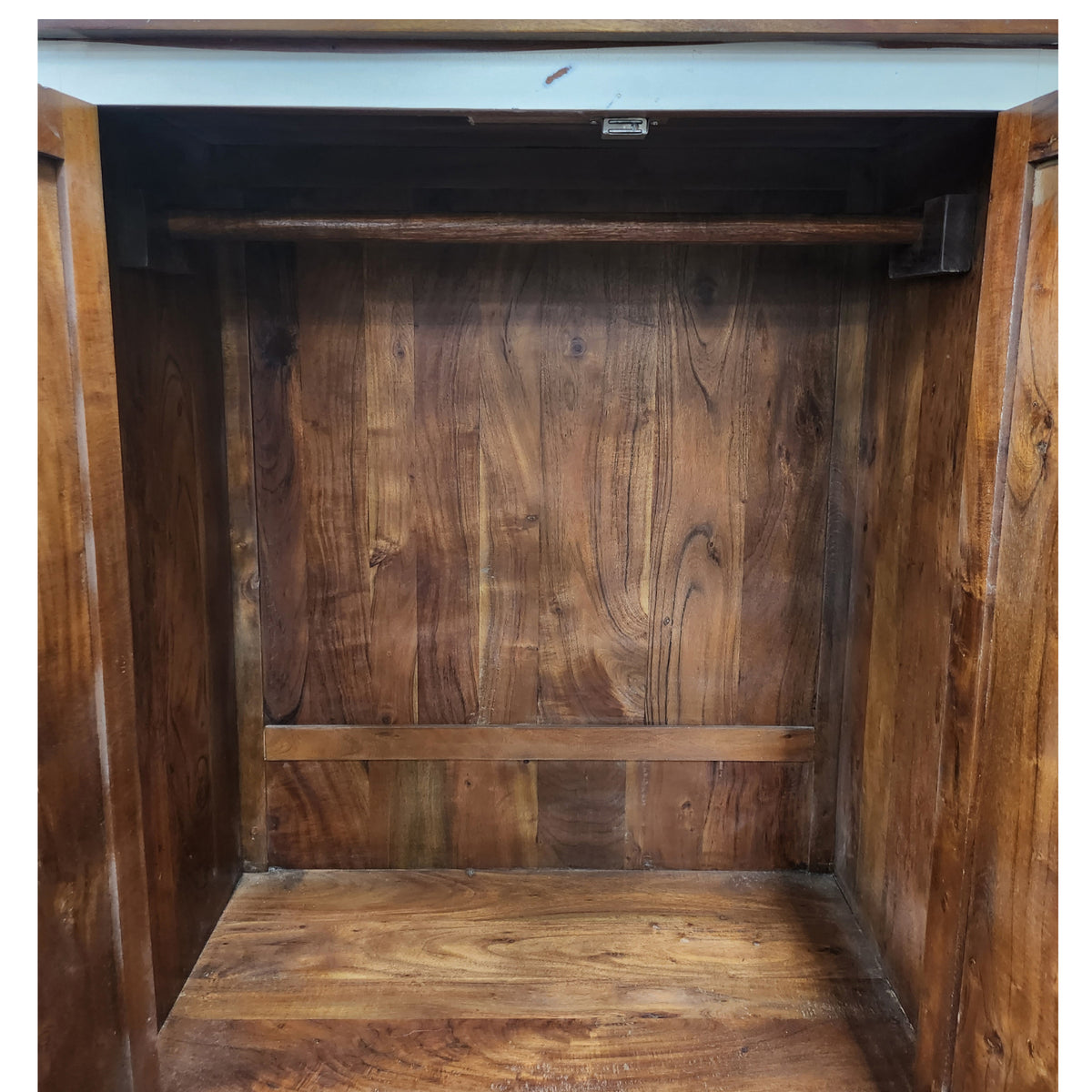 Wooden Almirah / Wadrobe