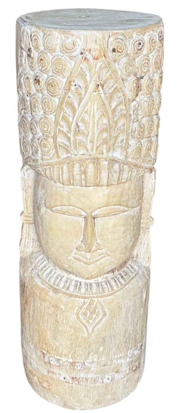Buddha pillar statue
