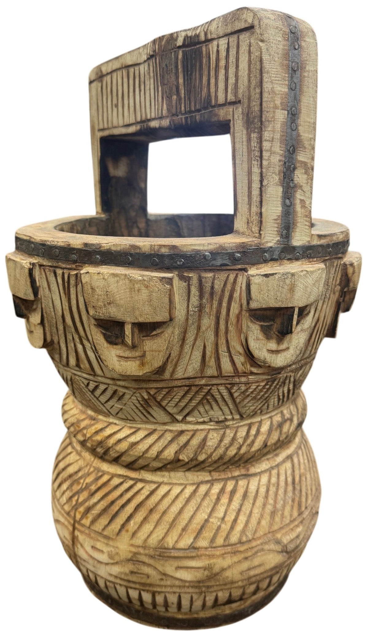 Kamandal wooden pot