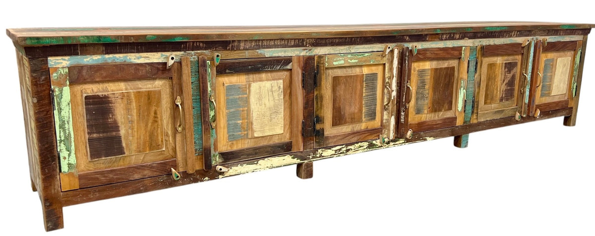 Giant entertainment unit